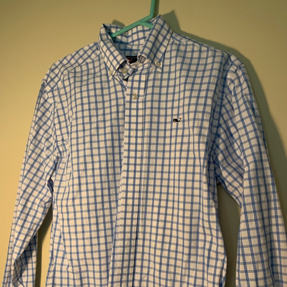 Vineyard vines men’s S button down.